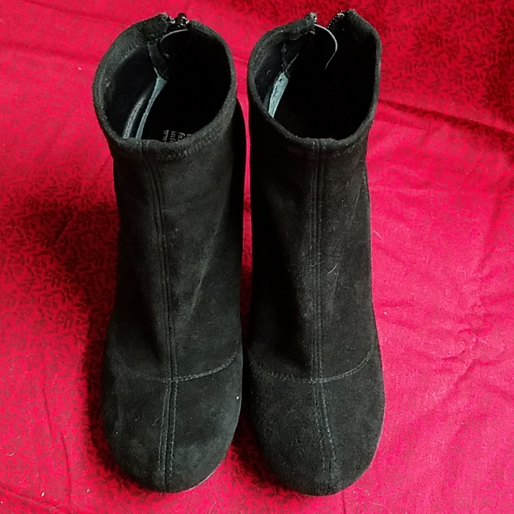 boots, in original box worn only a few times